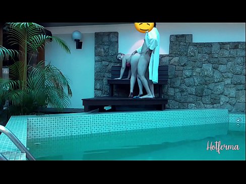 ❤️ Baas nooi bediende swembad toe, maar kon nie 'n warm weerstaan nie Seksvideo by ons af.vanalize.ru ❌️
