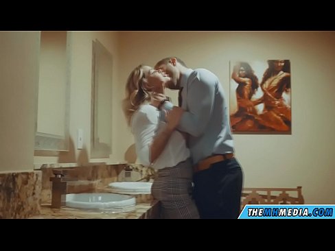 ❤️ Wanneer 'n rondborstige blondine jou in 'n openbare toilet verlei Seksvideo by ons af.vanalize.ru ❌️